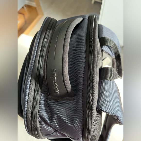 NWOT blue samsonite xenon 3.0 checkpoint friendly backpack. New wave loans logo. - Picture 8 of 16